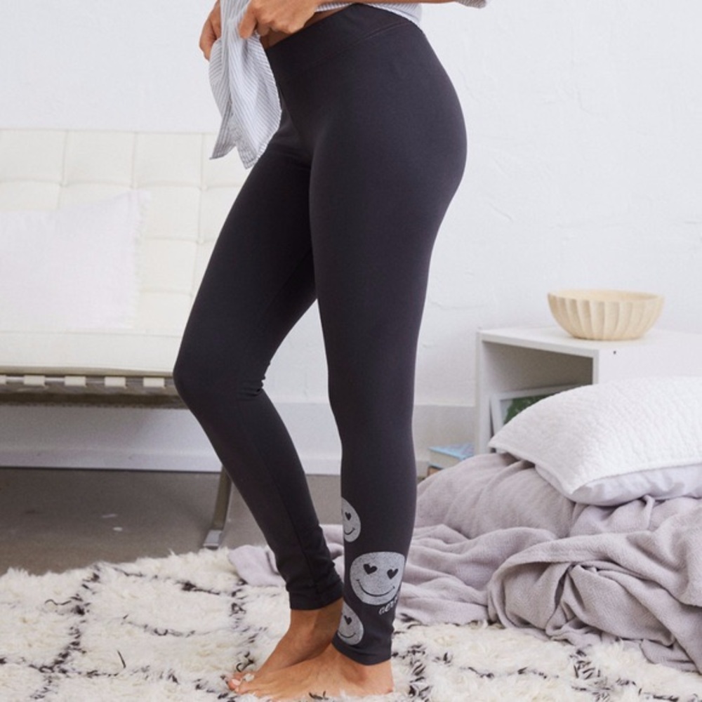 NWT Aerie dark grey smiley face active leggings